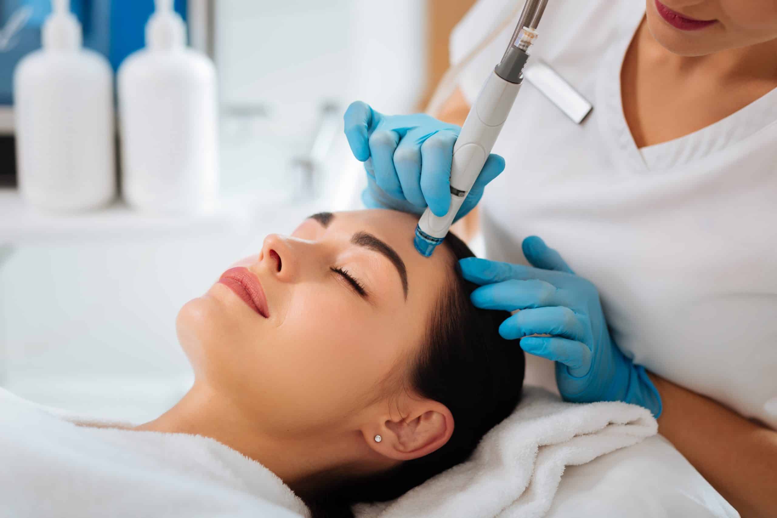 HOW HYDRAFACIAL CAN GIVE YOUR SKIN THE MOST SATISFYING GLOWING RESULTS