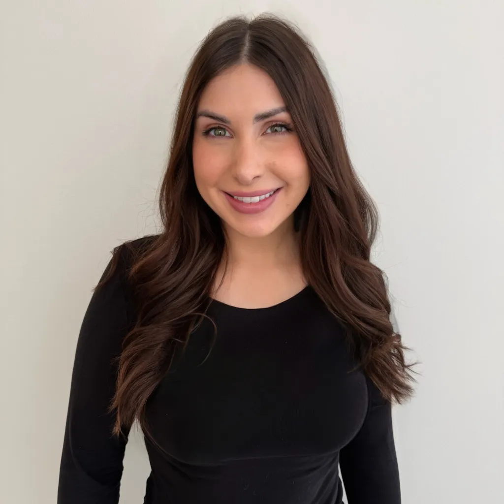 Smiling brunette woman.